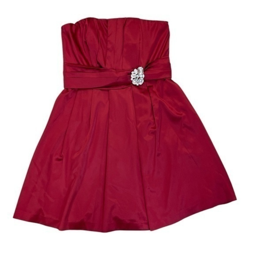 Elegant Red Strapless Dress